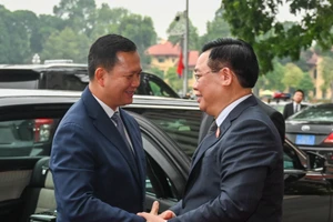 [Ảnh] Chủ tịch Quốc hội Vương Đình Huệ hội kiến Thủ tướng Campuchia Samdech Hun Manet