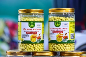 Viên tinh nghệ mật ong Hoàng Mai, 1 sản phẩm OCOP 3 sao của tỉnh Nghệ An. (Ảnh: Nhật Quang)