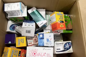 Một số thực phẩm giả cảnh sát thu được trong đường dây. (Ảnh: Công an thành phố Hà Nội)