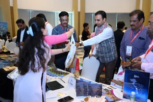 Các doanh nghiệp du lịch Đà Nẵng tham gia, giới thiệu sản phẩm du lịch tại thành phố Ahmedabad, bang Gujarat, Ấn Độ. (Ảnh: Sở Du lịch Đà Nẵng)