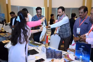 Các doanh nghiệp du lịch Đà Nẵng tham gia, giới thiệu sản phẩm du lịch tại thành phố Ahmedabad, bang Gujarat, Ấn Độ. (Ảnh: Sở Du lịch Đà Nẵng)