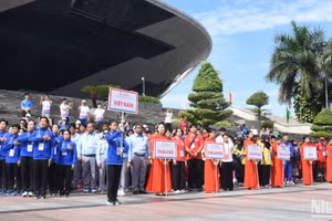 Lễ thượng cờ Đại hội Thể thao học sinh Đông Nam Á diễn ra sáng ngày 1/6 tại Cung Thể thao Tiên Sơn, Đà Nẵng. (Ảnh: ANH ĐÀO)