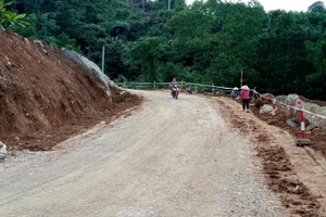 Đường tạm đã được hoàn thành, bảo đảm cho người dân lưu thông, trừ xe trọng tải lớn.