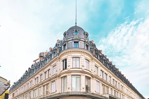 Cửa hàng bách hóa tổng hợp Au Bon Marché.