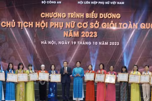 Tôn vinh Chủ tịch Hội Phụ nữ cơ sở giỏi toàn quốc năm 2023. 