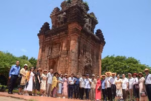 Trong 2 ngày 31/8 và 1/9, di tích quốc gia đặc biệt Tháp Nhạn ( thành phố Tuy Hòa) thu hút 2.710 lượt khách.