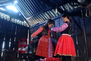 Trang phục không chỉ là váy áo – đó là cả một di sản văn hóa được thiếu nữ H’Mông nâng niu gìn giữ