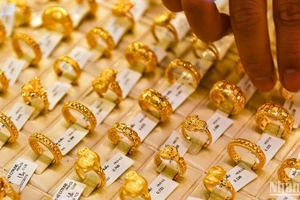 Giá vàng trong nước tăng mạnh.