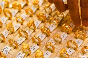 Giá vàng trong nước tăng mạnh.