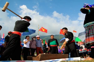 Giã bánh dày, hoạt động truyền thống của người H'Mông ở Lai Châu để đón Tết Độc lập