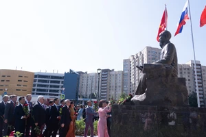 Lễ khánh thành tượng đài Chủ tịch Hồ Chí Minh tại Saint Petersburg (Nga), tháng 6/2023. Ảnh: THANH THỂ