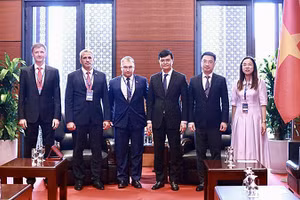 Đoàn đại biểu cấp cao Trung ương Đoàn Thanh niên Cộng sản Hồ Chí Minh và Trung ương Đoàn Thanh niên Cộng sản Belarus tại buổi làm việc.