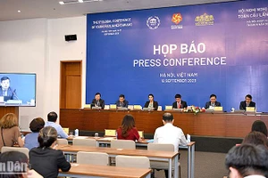 Toàn cảnh buổi họp báo.
