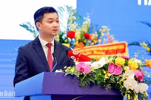 Bí thư Trung ương Đoàn Thanh niên Cộng sản Hồ Chí Minh Nguyễn Minh Triết báo cáo kết quả Tọa đàm "Tăng cường năng lực số cho thanh niên".