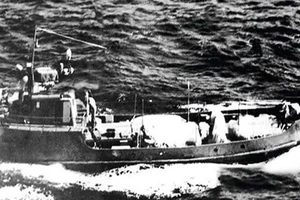 Một chiếc tàu Không số chuyển vũ khí, đạn dược vào miền nam. Ảnh tư liệu