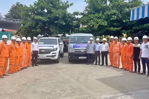 Lễ xuất quân tham gia xây dựng đường dây 500kV mạch 3 Quảng Trạch-Phố Nối.