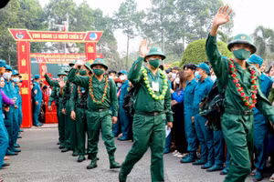 Các tân binh lên đường làm nhiệm vụ.