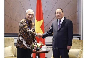 Chủ tịch nước Nguyễn Xuân Phúc tiếp Chủ tịch Hội Hữu nghị Indonesia - Việt Nam, Tổng Giám đốc Tập đoàn Ciputra Budiarsa Sastrawinata. (Ảnh: Thống Nhất/TTXVN)