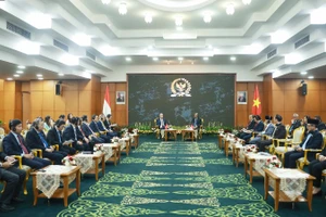 Tổng Bí thư Tô Lâm hội kiến Chủ tịch Hội đồng Hiệp thương Nhân dân Indonesia Ahmad Muzani. (Ảnh: Thống Nhất/TTXVN)