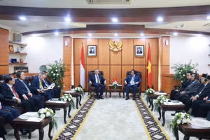 Tổng Bí thư Tô Lâm gặp Chủ tịch Thượng viện Indonesia Sultan Bachtiar Najamudin. (Ảnh: Thống Nhất/TTXVN)
