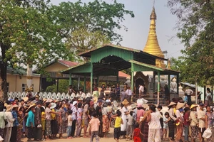 Ghi trong tâm vùng tâm chấn động đất: Tiếng ca bình an từ làng Sagaing