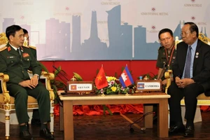 Bộ trưởng Quốc phòng Phan Văn Giang gặp Phó Thủ tướng, Bộ trưởng Quốc phòng Campuchia Tea Banh.