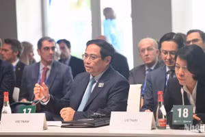 Thủ tướng Phạm Minh Chính phát biểu ý kiến tại Tọa đàm "Đẩy nhanh chuyển đổi điện than".