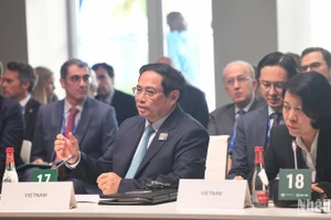 Thủ tướng Phạm Minh Chính phát biểu ý kiến tại Tọa đàm "Đẩy nhanh chuyển đổi điện than".