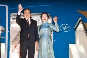 Lễ tiễn Chủ tịch Quốc hội Trần Thanh Mẫn và Phu nhân tại sân bay quốc tế I. Karimov Tashkent, thủ đô Tashkent, Cộng hòa Uzbekistan. (Ảnh: Doãn Tấn/TTXVN)