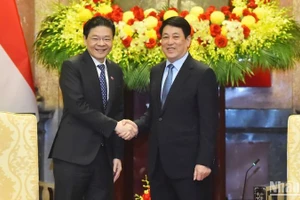 Chủ tịch nước Lương Cường hội kiến Thủ tướng Singapore Lawrence Wong.