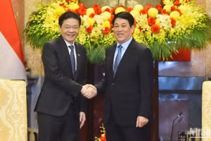 Chủ tịch nước Lương Cường hội kiến Thủ tướng Singapore Lawrence Wong.