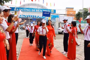 Trường Trung học cơ sở Trảng Dài đón học sinh lớp 6 tựu trường. (Ảnh: Thiên Vương)