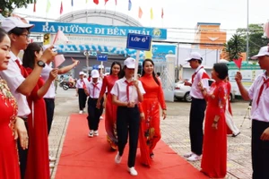 Trường Trung học cơ sở Trảng Dài đón học sinh lớp 6 tựu trường. (Ảnh: Thiên Vương)
