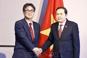 Chủ tịch Quốc hội Trần Thanh Mẫn tiếp Hội chuyên gia Việt-Nhật (VJS) do Phó Hiệu trưởng Điều hành Đại học Hiroshima (HU), Giáo sư, Tiến sĩ Shinji Kaneko làm Trưởng đoàn. (Ảnh: Doãn Tấn/TTXVN)