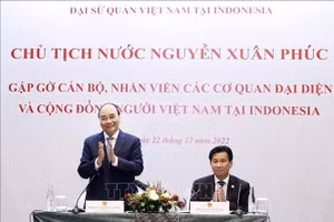 Chủ tịch nước Nguyễn Xuân Phúc tại buổi gặp gỡ cán bộ, nhân viên các cơ quan đại diện và đại diện cộng đồng người Việt Nam tại Indonesia. (Ảnh: Thống Nhất/TTXVN)