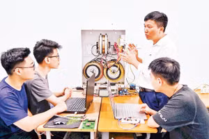 Đào tạo chuyên ngành về thiết kế vi mạch tại Khoa Kỹ thuật điện tử 1, Học viện Công nghệ Bưu chính Viễn thông. (Ảnh: HOÀNG LINH)