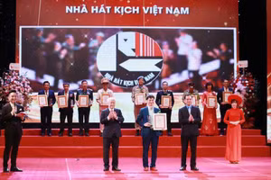 Chương trình Vinh quang Việt Nam năm 2024 tôn vinh 20 tập thể, cá nhân điển hình tiên tiến.