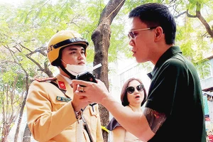 Kiểm tra nồng độ cồn. (Ảnh minh họa)