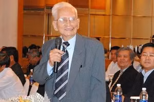 Giáo sư Hoàng Như Mai là một người thầy đức độ, tài hoa.