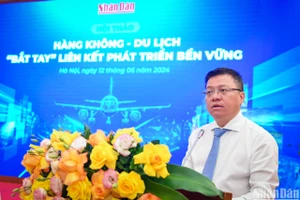 Đồng chí Lê Quốc Minh, Ủy viên Trung ương Đảng, Tổng Biên tập Báo Nhân Dân, Phó Trưởng Ban Tuyên giáo Trung ương, Chủ tịch Hội Nhà báo Việt Nam phát biểu tại hội thảo.
