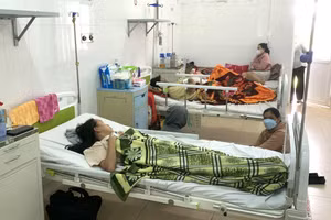 Bệnh nhân sốt xuất huyết được điều trị tại Bệnh viện đa khoa vùng Tây Nguyên.