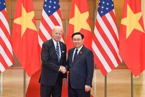 Chủ tịch Quốc hội Vương Đình Huệ và Tổng thống Hoa Kỳ Joe Biden tại buổi hội kiến. (Ảnh: DUY LINH)