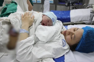 Bé trai Trần Hữu Nghị chào đời tại Bệnh viện Phụ sản Trung ương.