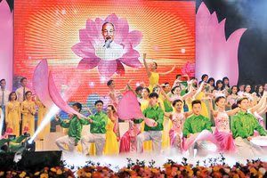 “Ý Đảng, lòng dân” được kết tinh trong những chương trình nghệ thuật lớn mừng xuân. Ảnh: Anh Sơn