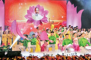 “Ý Đảng, lòng dân” được kết tinh trong những chương trình nghệ thuật lớn mừng xuân. Ảnh: Anh Sơn