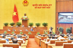 Phiên thảo luận tại hội trường về Quy hoạch Thủ đô Hà Nội thời kỳ 2021-2030, tầm nhìn đến năm 2050 và Đồ án điều chỉnh tổng thể Quy hoạch chung Thủ đô Hà Nội đến năm 2045, tầm nhìn đến năm 2065. (Ảnh ĐĂNG KHOA)