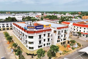 Dãy nhà phố được xây dựng với kiến trúc hiện đại tại Khu đô thị mới Thới Lai.