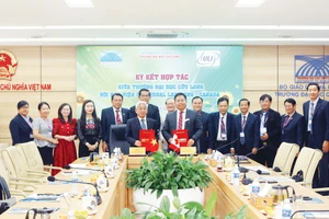 Trường ĐH Cửu Long ký kết hợp tác với Universal Learning Institute Canada.