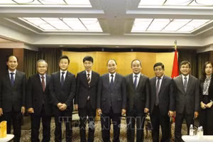 Trong thời gian ở Nhật Bản tham dự các hoạt động của Lễ Quốc tang cố Thủ tướng Abe Shinzo, Chủ tịch nước Nguyễn Xuân Phúc tiếp Thống đốc tỉnh Tochigi Fukuda Tomikazu. (Ảnh: TTXVN)