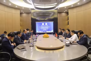 Cuộc làm việc giữa đoàn Bộ Thông tin và Truyền thông Việt Nam và Bộ Bưu chính và Viễn thông Campuchia (Ảnh: Nguyễn Hiệp)